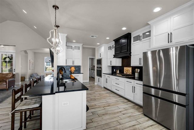 2433 NE Falcon Ln, Lawton, OK 73507