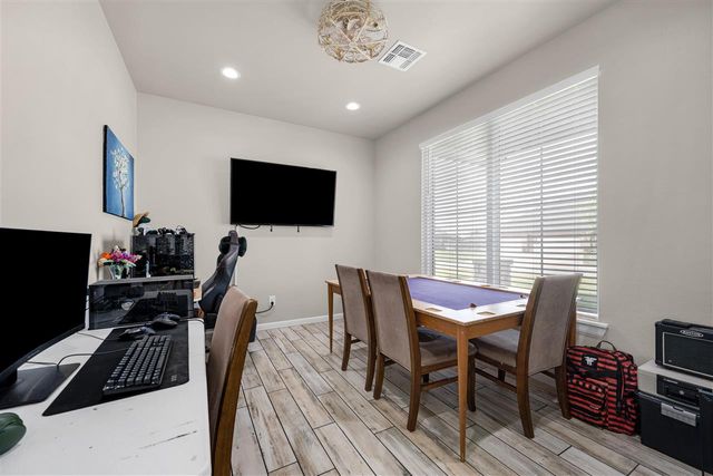 2433 NE Falcon Ln, Lawton, OK 73507