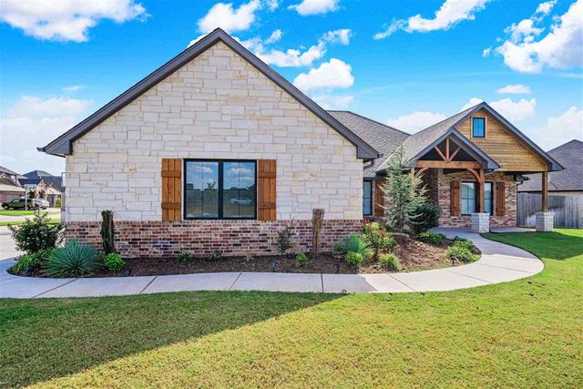 2433 NE Falcon Ln, Lawton, OK 73507