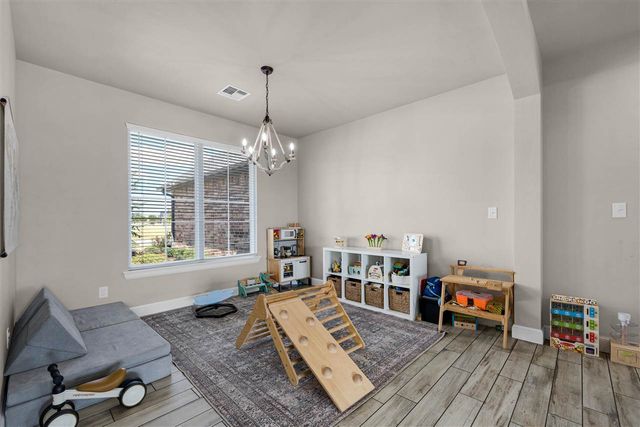 2433 NE Falcon Ln, Lawton, OK 73507