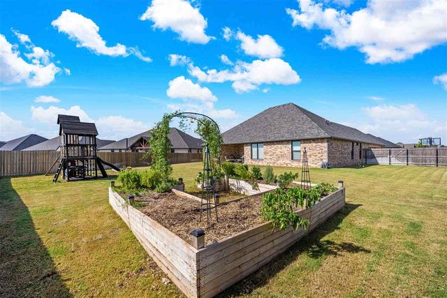 2433 NE Falcon Ln, Lawton, OK 73507
