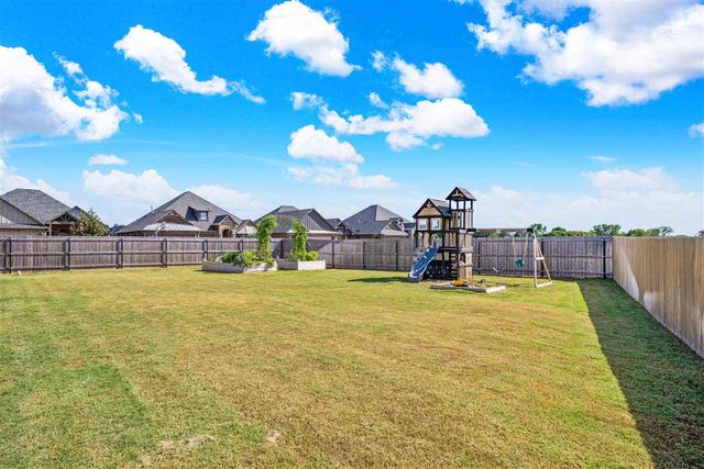 2433 NE Falcon Ln, Lawton, OK 73507