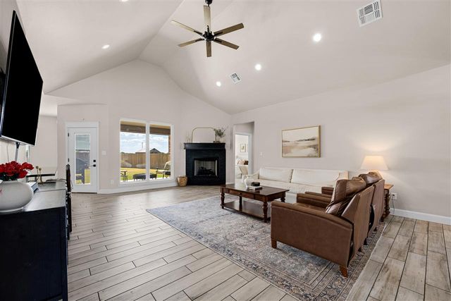 2433 NE Falcon Ln, Lawton, OK 73507