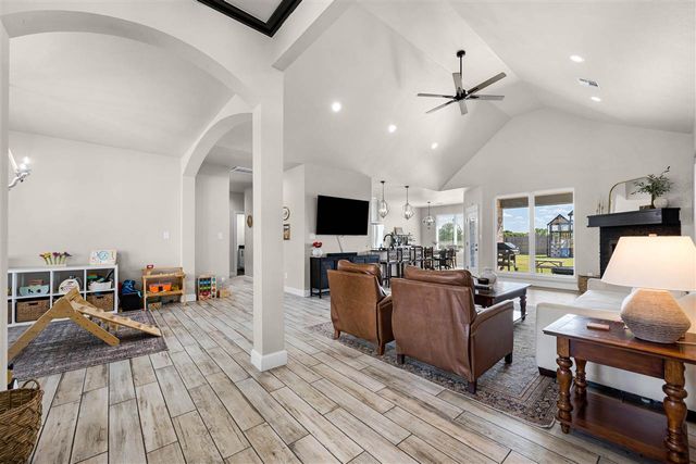 2433 NE Falcon Ln, Lawton, OK 73507