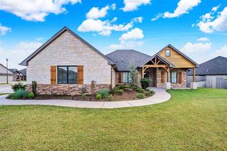 2433 NE Falcon Ln, Lawton, OK 73507