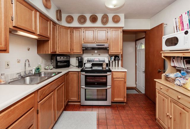 2901 E 38th Court, Des Moines, IA 50317