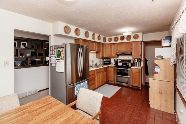 2901 E 38th Court, Des Moines, IA 50317