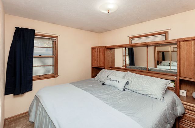 2901 E 38th Court, Des Moines, IA 50317