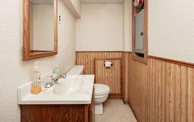 2901 E 38th Court, Des Moines, IA 50317