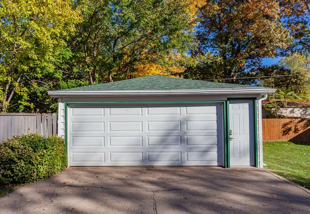 2901 E 38th Court, Des Moines, IA 50317