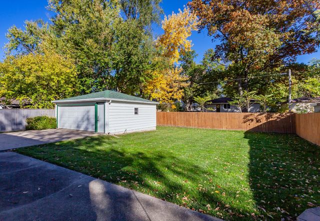 2901 E 38th Court, Des Moines, IA 50317