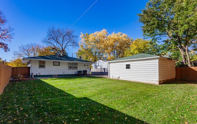 2901 E 38th Court, Des Moines, IA 50317