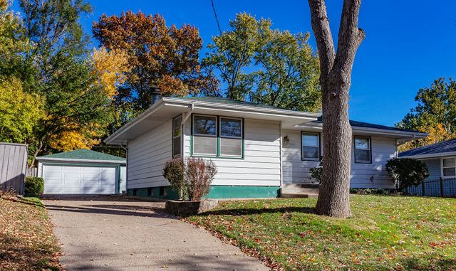 2901 E 38th Court, Des Moines, IA 50317