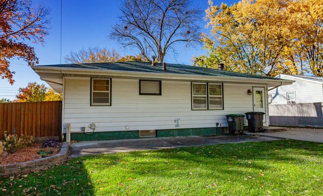 2901 E 38th Court, Des Moines, IA 50317