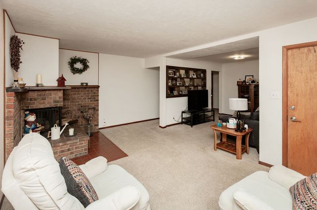 2901 E 38th Court, Des Moines, IA 50317