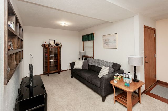 2901 E 38th Court, Des Moines, IA 50317