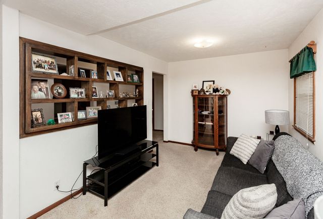 2901 E 38th Court, Des Moines, IA 50317