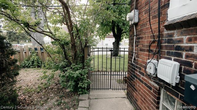 15261 Demean Avenue, Allen Park, MI 48101