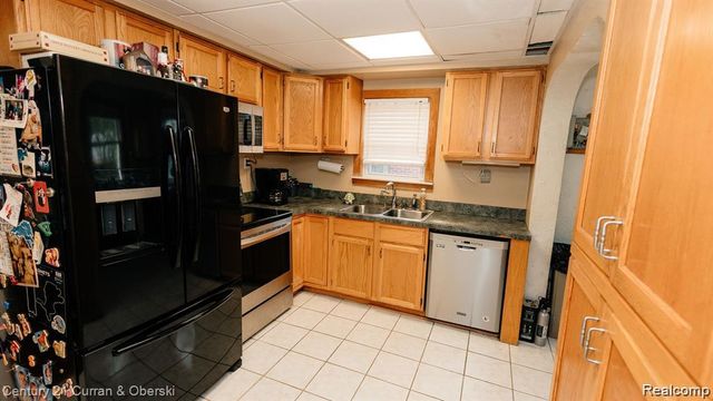 15261 Demean Avenue, Allen Park, MI 48101