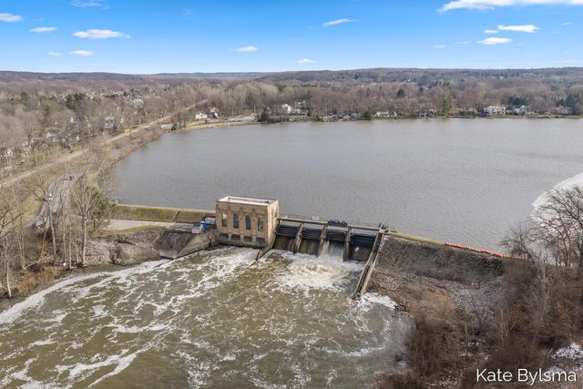 657 Greenslate Drive, Ada, MI 49301