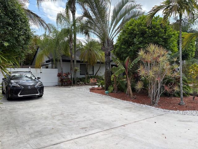15364 SW 151st Ter, Miami, FL 33196