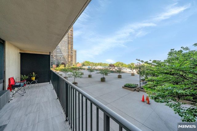 200 Winston Drive 106, Cliffside Park, NJ 07010