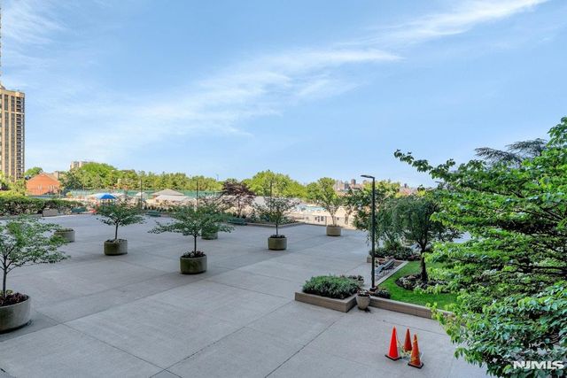 200 Winston Drive 106, Cliffside Park, NJ 07010