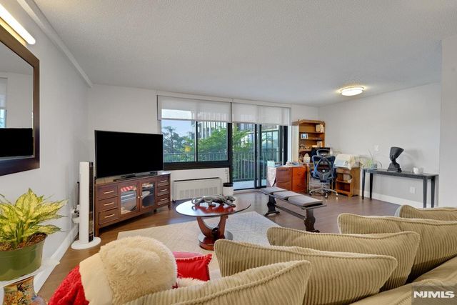 200 Winston Drive 106, Cliffside Park, NJ 07010