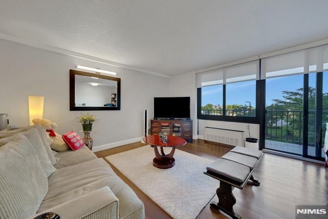 200 Winston Drive 106, Cliffside Park, NJ 07010