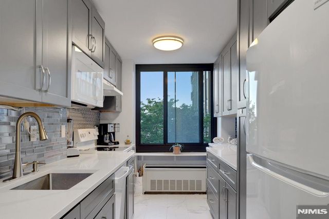 200 Winston Drive 106, Cliffside Park, NJ 07010