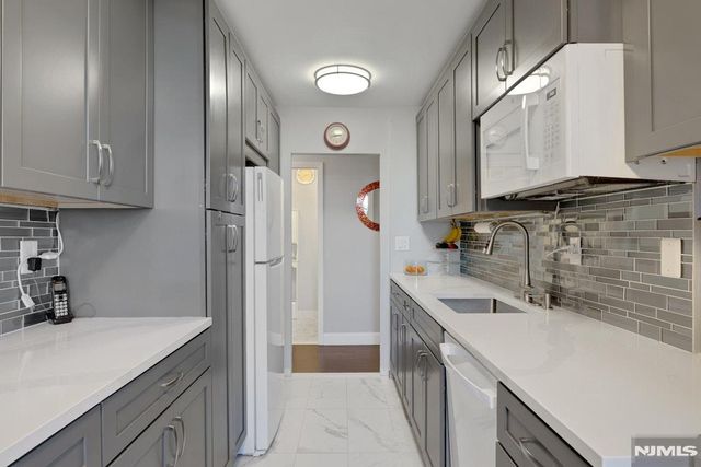 200 Winston Drive 106, Cliffside Park, NJ 07010