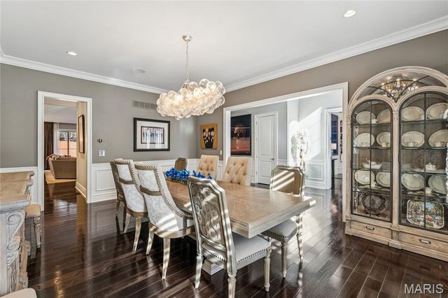 1 Tuscany Park, Clayton, MO 63105