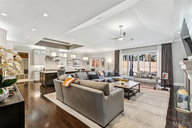 1 Tuscany Park, Clayton, MO 63105