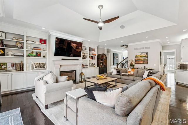 1 Tuscany Park, Clayton, MO 63105