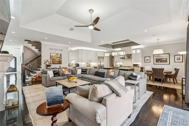 1 Tuscany Park, Clayton, MO 63105