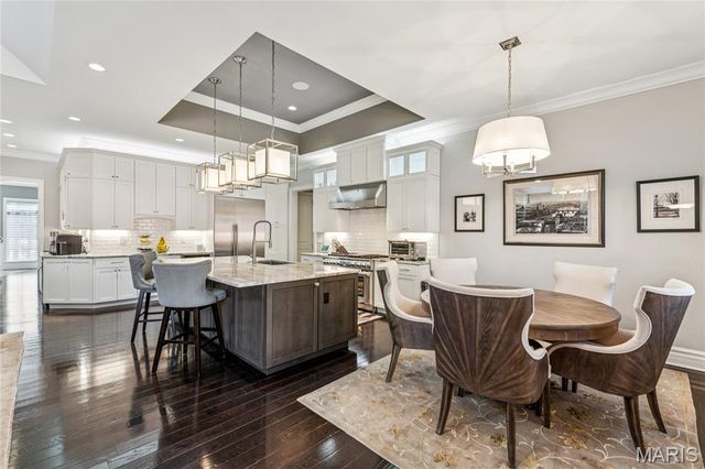 1 Tuscany Park, Clayton, MO 63105