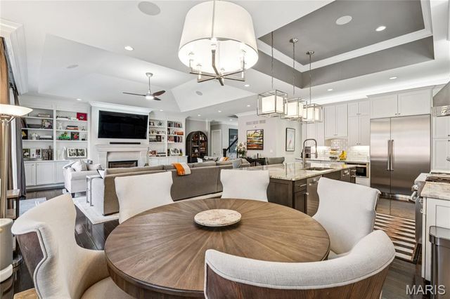 1 Tuscany Park, Clayton, MO 63105