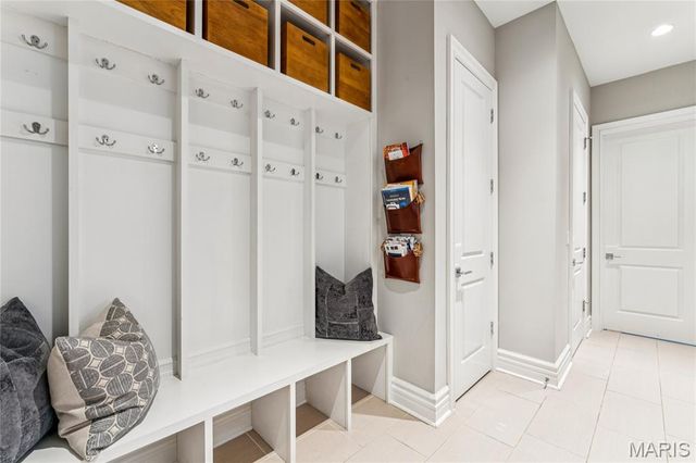 1 Tuscany Park, Clayton, MO 63105