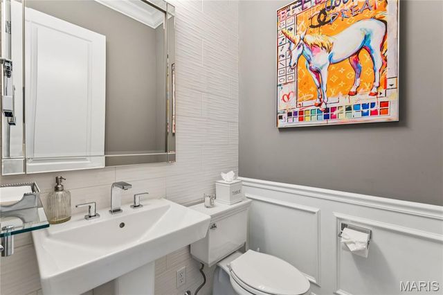 1 Tuscany Park, Clayton, MO 63105