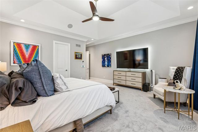 1 Tuscany Park, Clayton, MO 63105