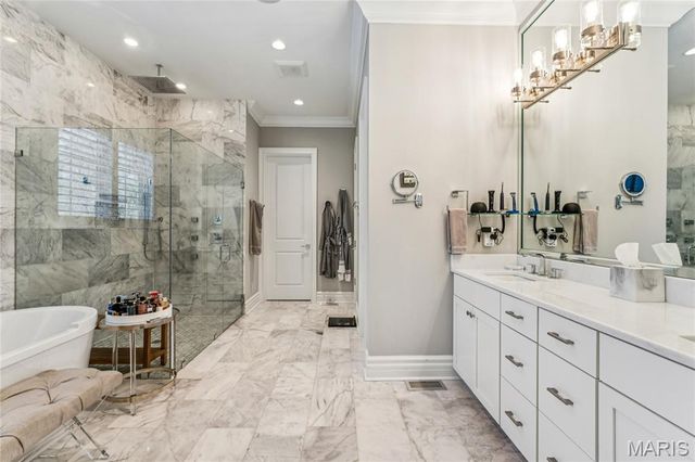 1 Tuscany Park, Clayton, MO 63105