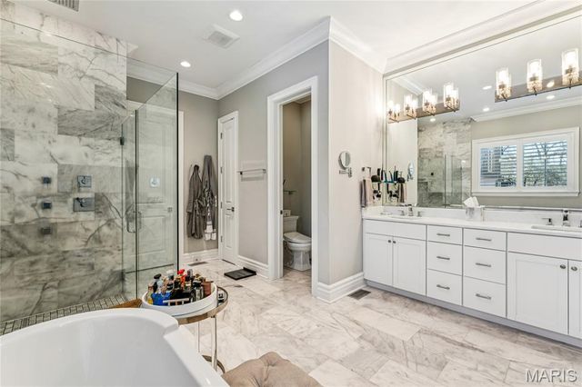 1 Tuscany Park, Clayton, MO 63105