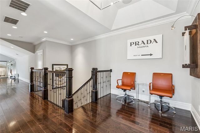 1 Tuscany Park, Clayton, MO 63105