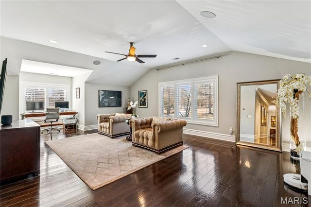 1 Tuscany Park, Clayton, MO 63105