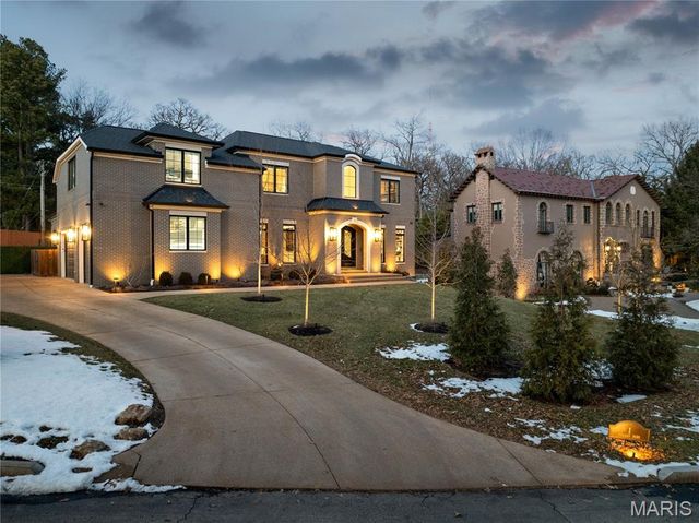 1 Tuscany Park, Clayton, MO 63105