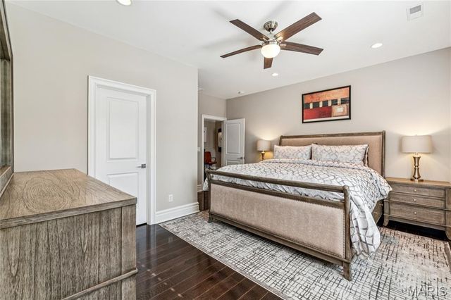 1 Tuscany Park, Clayton, MO 63105