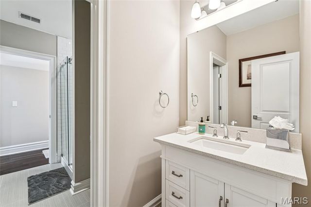 1 Tuscany Park, Clayton, MO 63105