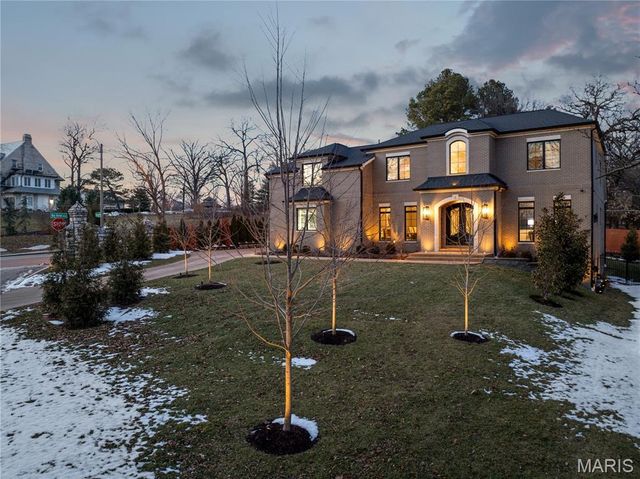 1 Tuscany Park, Clayton, MO 63105