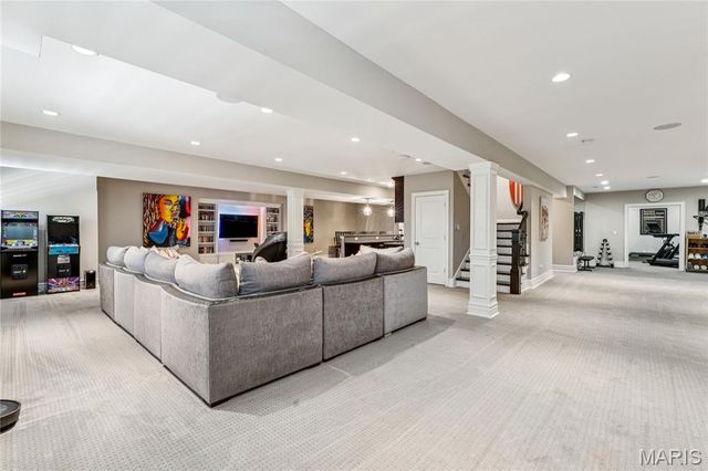 1 Tuscany Park, Clayton, MO 63105