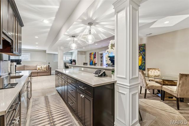 1 Tuscany Park, Clayton, MO 63105